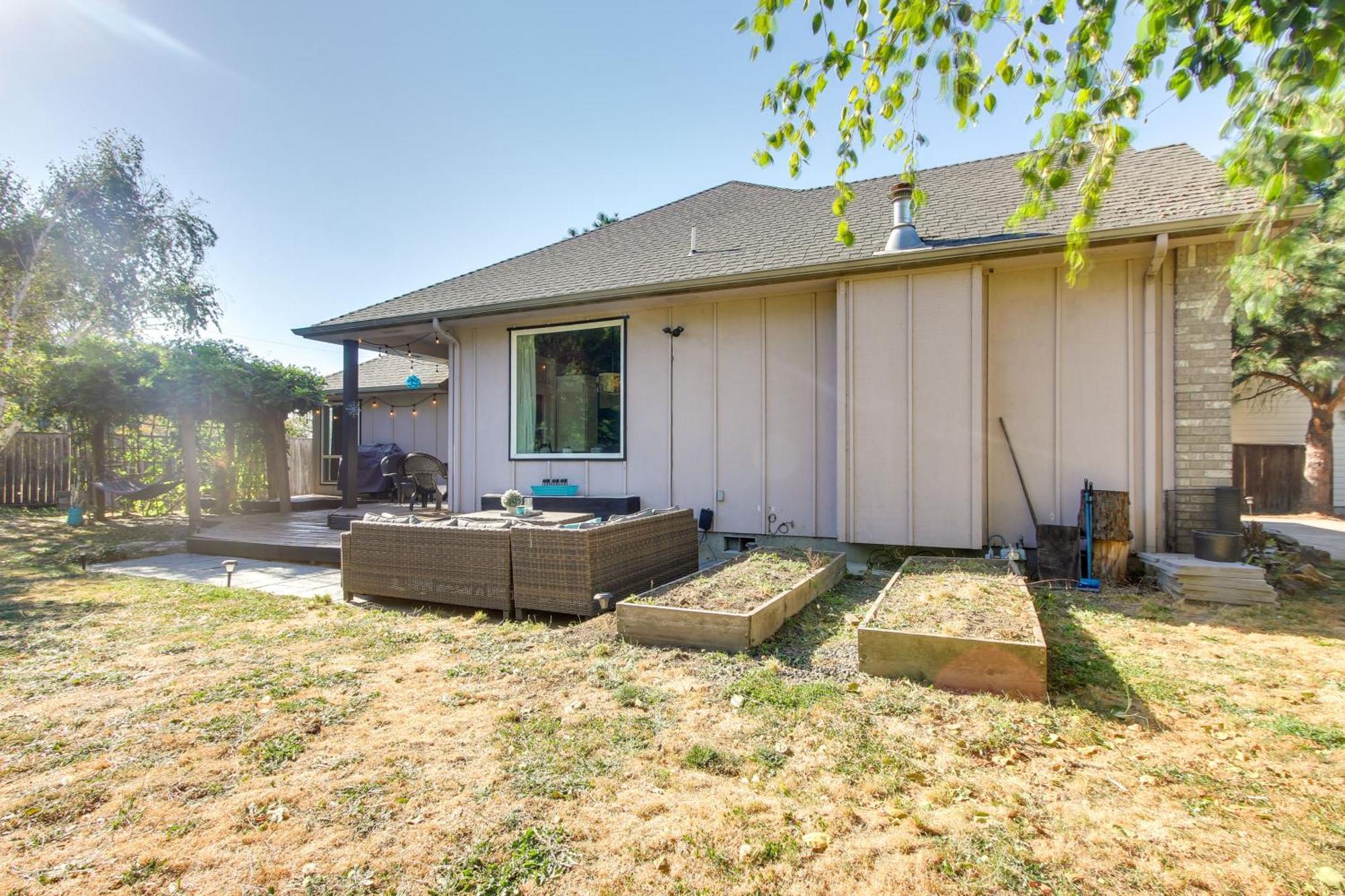 Pet-Friendly Home With Grill, 2 Mi To Autzen Stadium Springfield Exterior photo