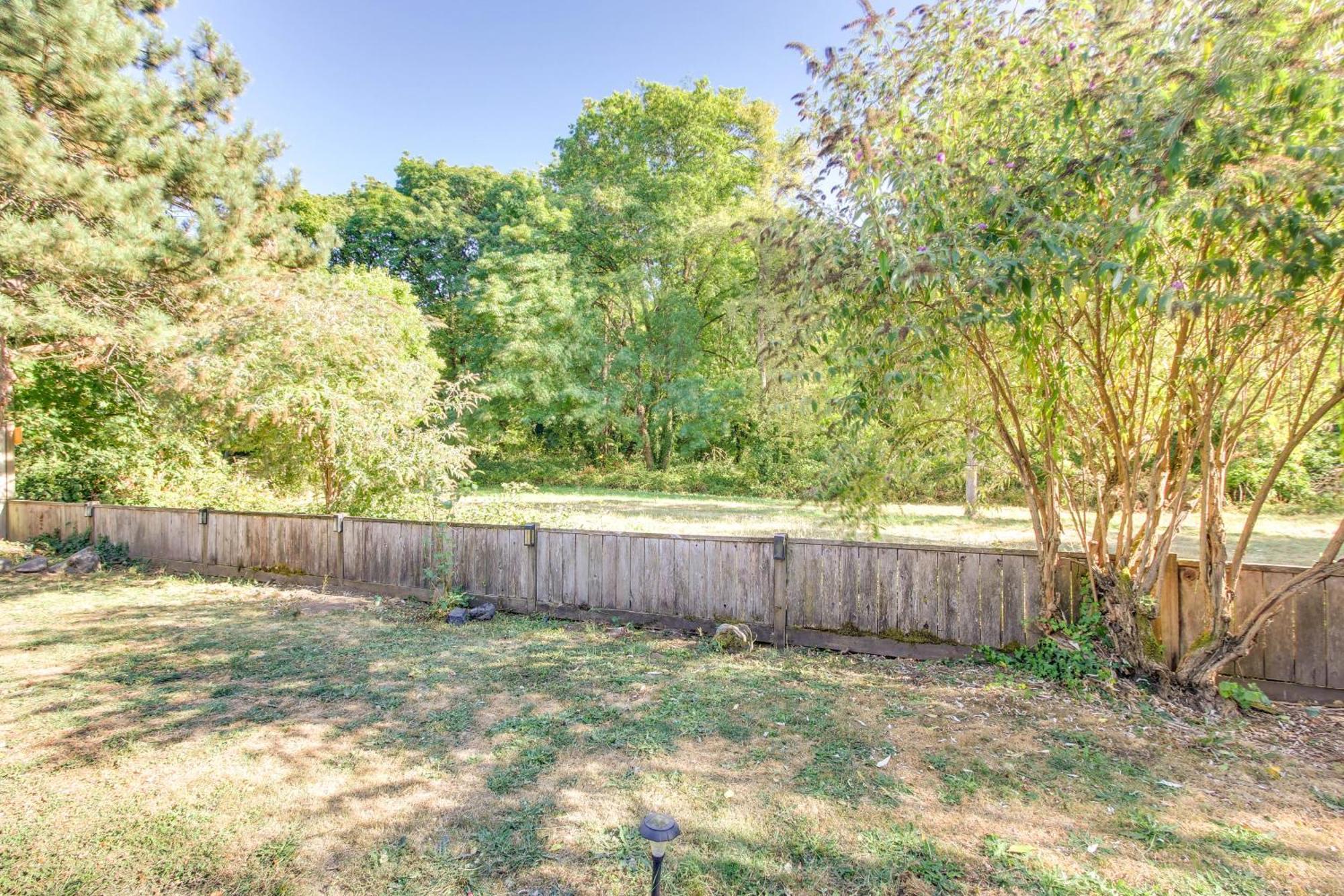 Pet-Friendly Home With Grill, 2 Mi To Autzen Stadium Springfield Exterior photo
